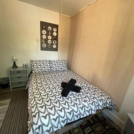 Petite Guesthouse With Kitchenette And Private Bathroom レイク・イザベラ エクステリア 写真